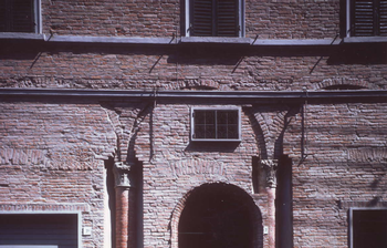 Palazzo Cairoli con due colonne di Leonardo Da Vinci eseguita sabbiatura e stuccatura.